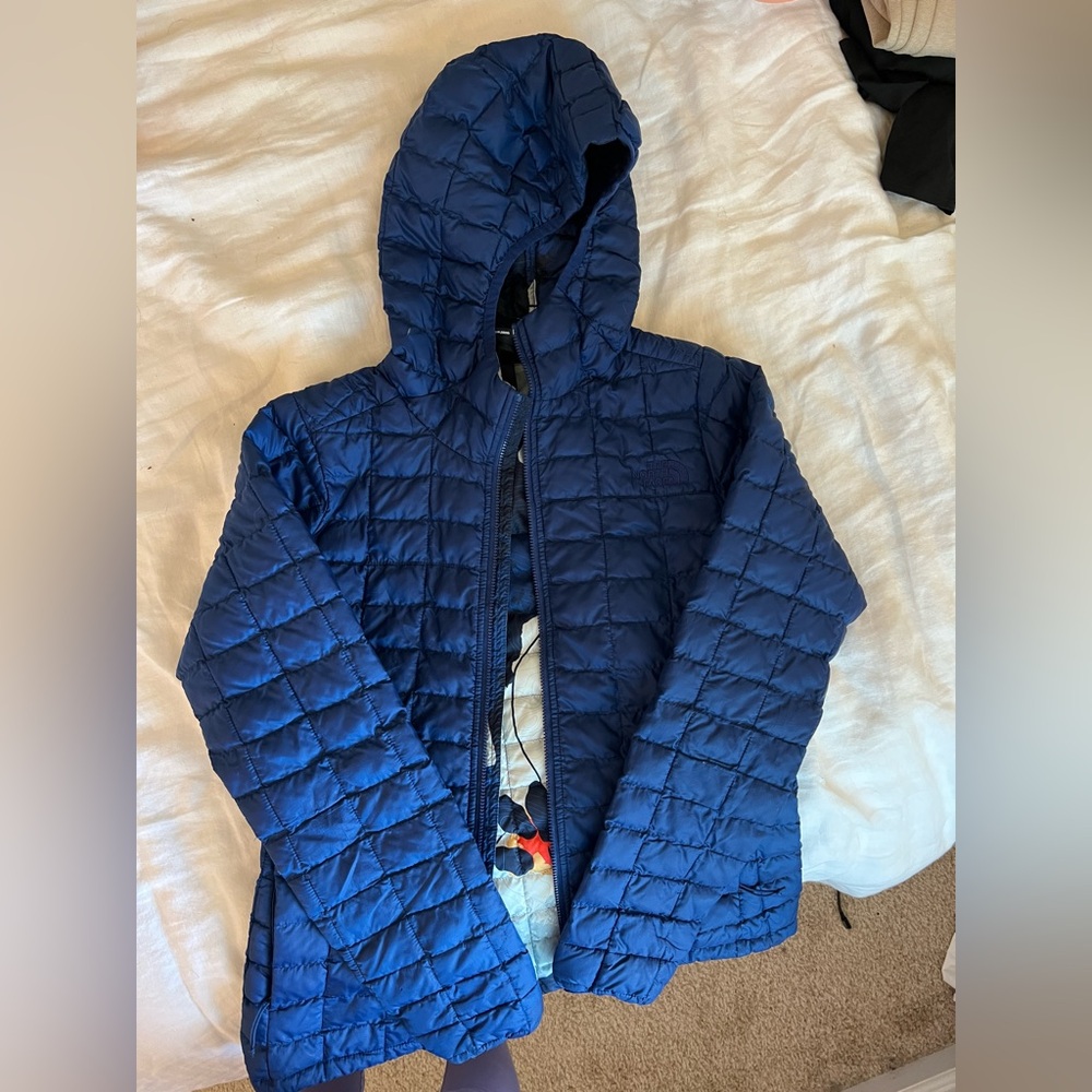 Thermoball Northface women’s down jacket hoodie